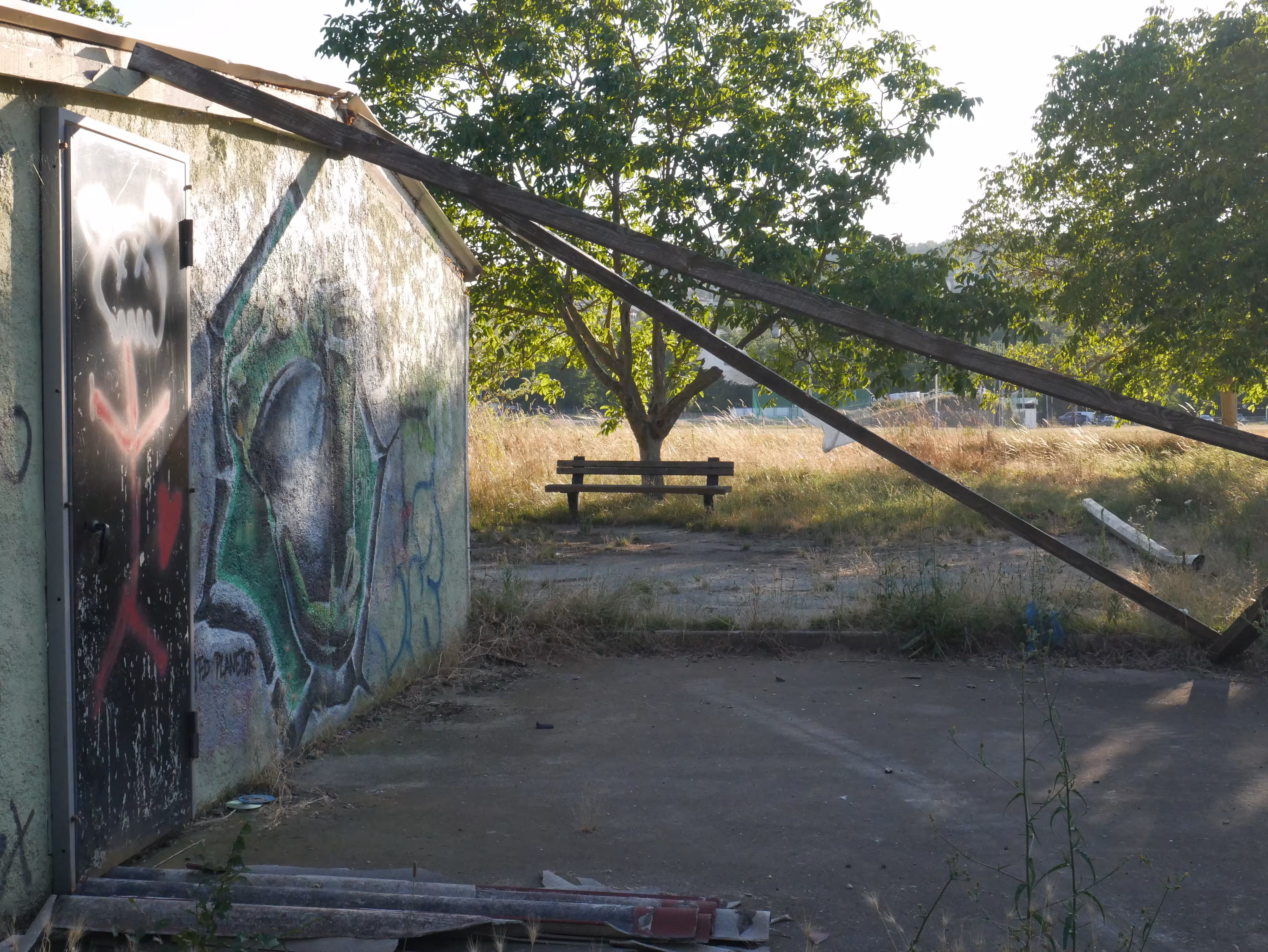 Banc à l'abandon sur la rive de l'Allier